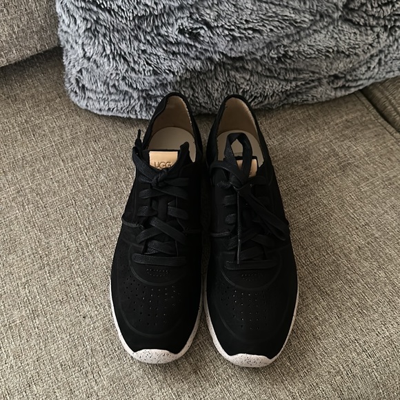 NEW UGG TYE BLACK - Picture 3 of 10